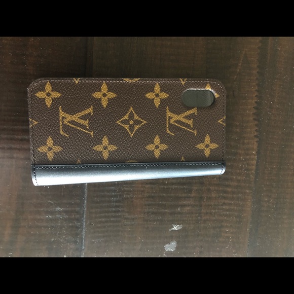 Auth. Louis Vuitton Iphone X folio 2020 Version - Picture 3 of 4